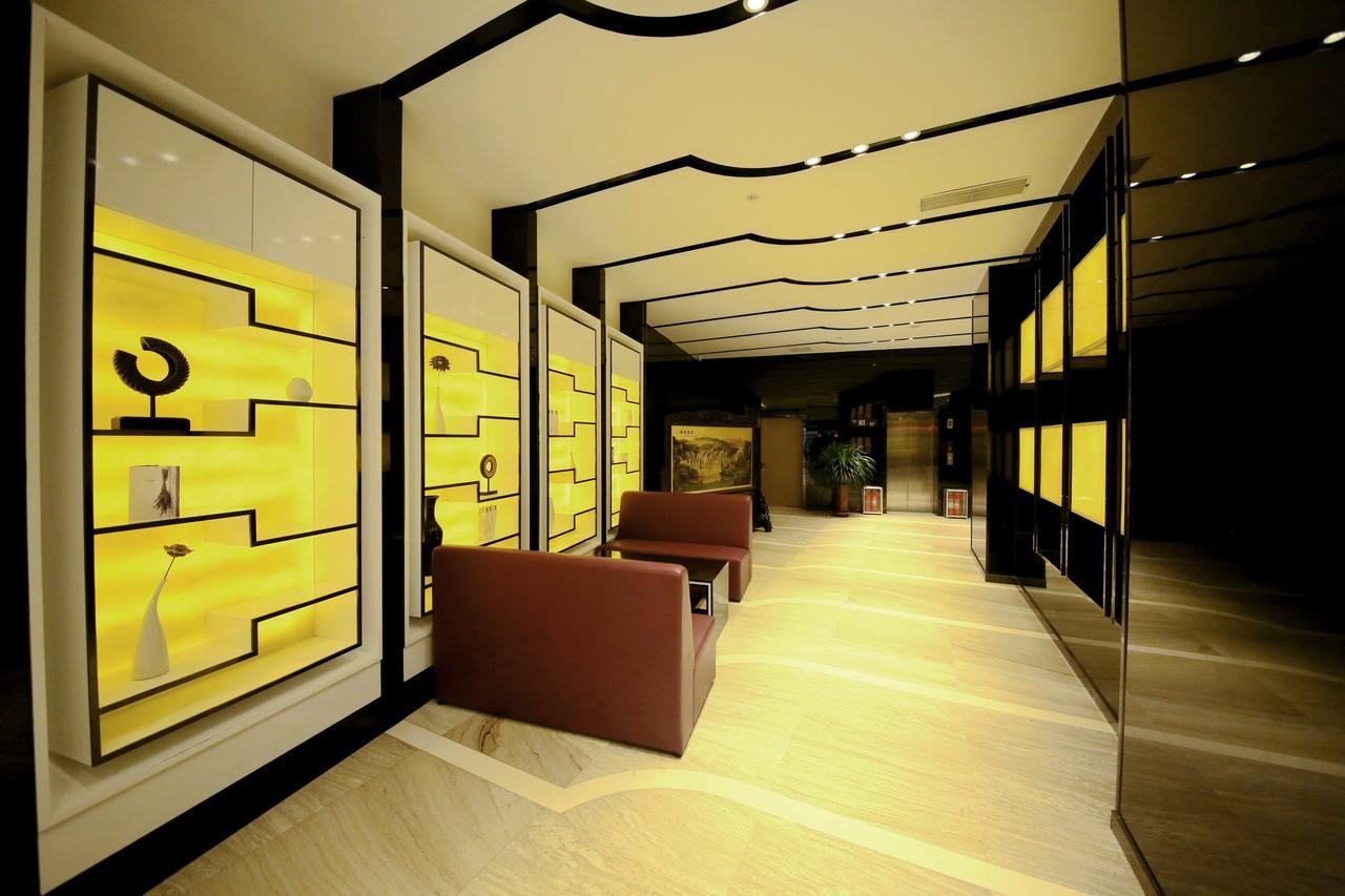 Lavande Hotel Qingdao North Station Shop Exteriör bild
