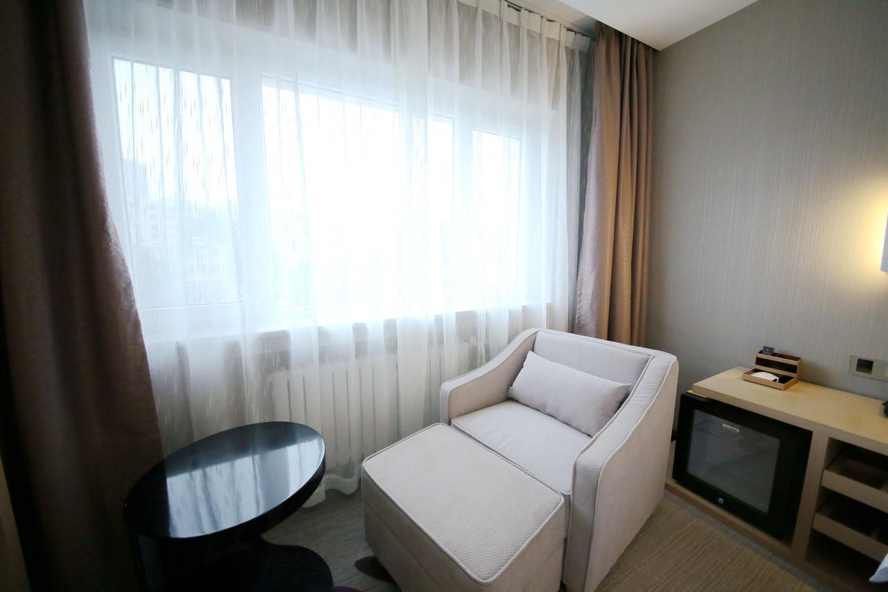 Lavande Hotel Qingdao North Station Shop Exteriör bild