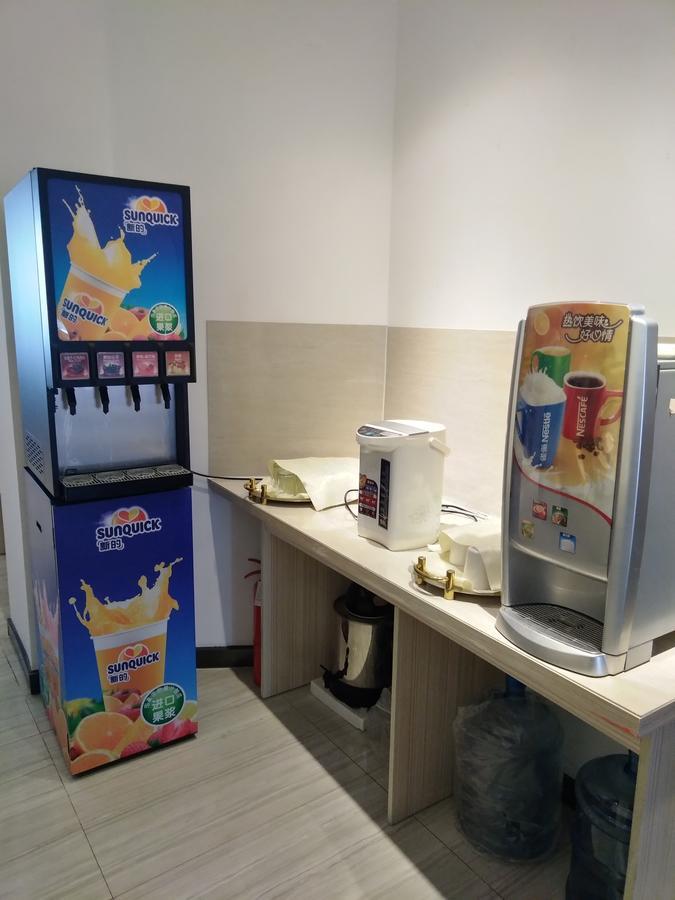 Lavande Hotel Qingdao North Station Shop Exteriör bild
